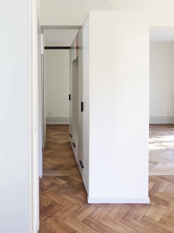 Seitenansicht Garderobenschrank